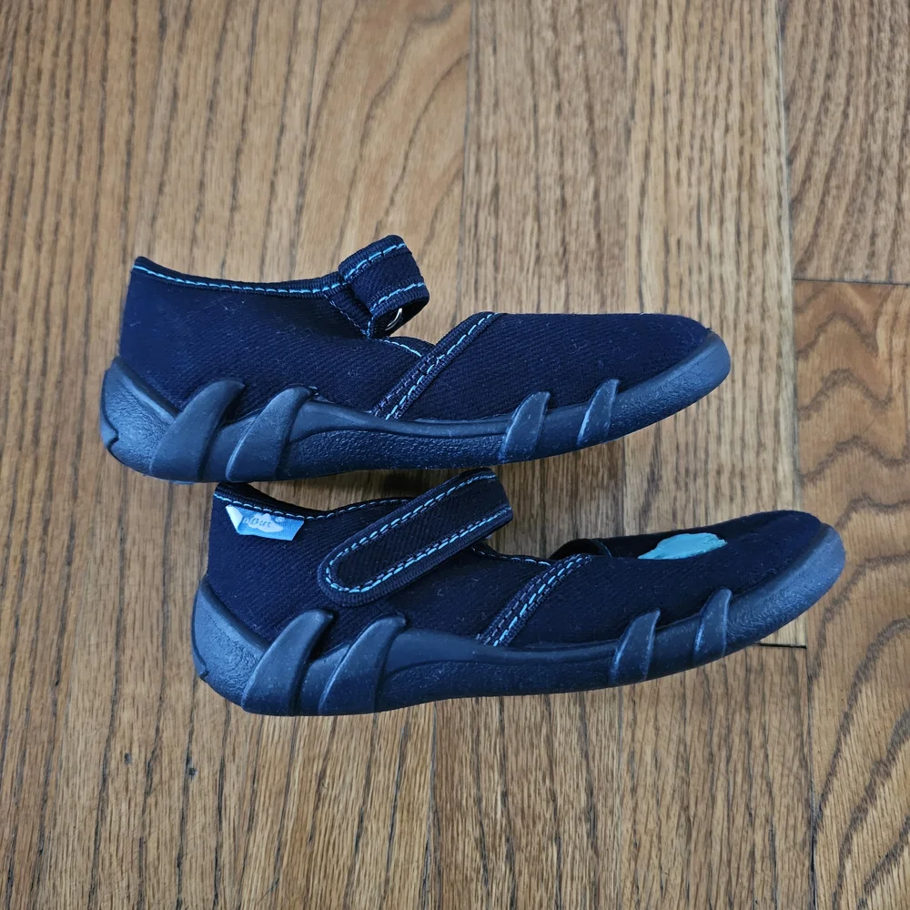 Like New RenBut Navy Blue Canvas European House Slippers For Boys Size 26 US 9